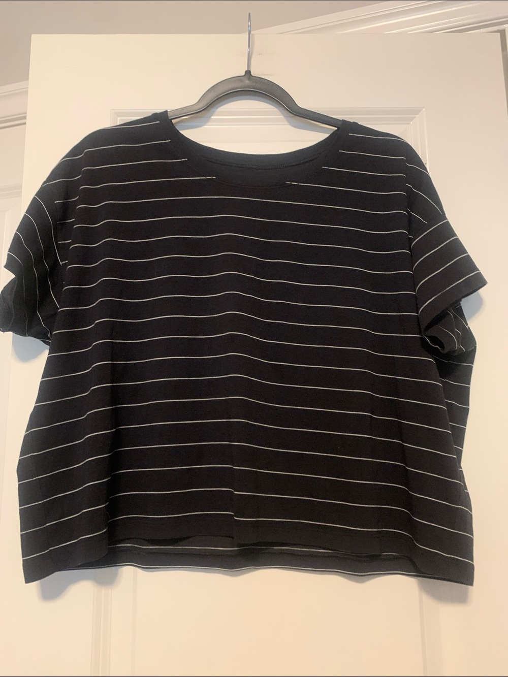 Lululemon Black Cates Tee w/ white stripe
Sz 10, Good Condition